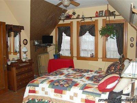 Schuster Mansion Bed & Breakfast Милуоки Номер фото